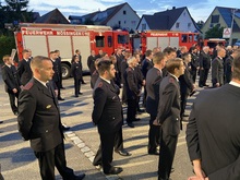 Die Feuerwehrangehörige versammelten sich im Hof des Feuerwehrhaus Mössingen
