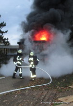 Ein Trupp unter Atemschutz konnte das Feuer rasch ablöschen.
