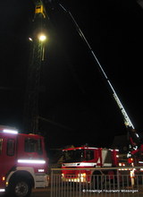 Zur Unterstützung der Höhenrettungsgruppe aus Reutlingen wurde die Hubarbeitsbühne zur Rettung der Person angefordert.